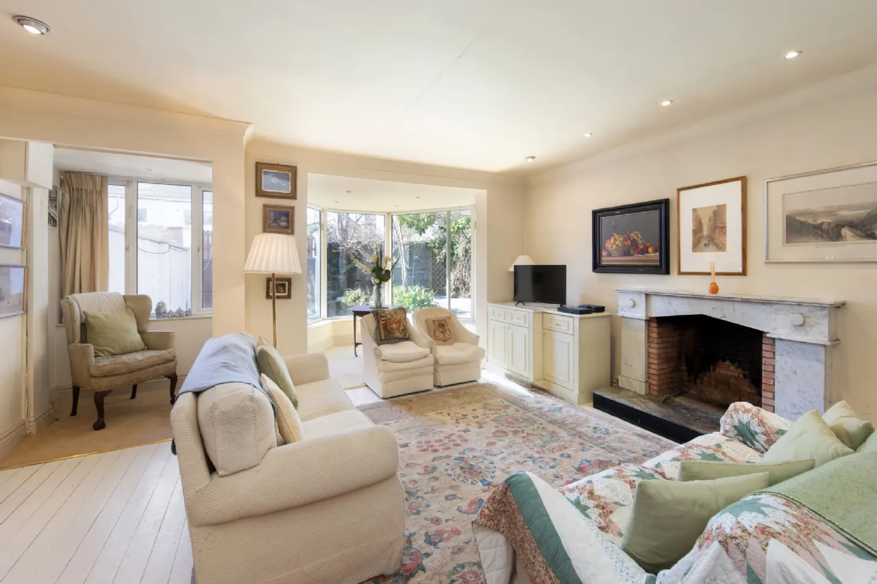 Photo of 1 Heytesbury Lane, Ballsbridge, Dublin 4, D04 C2R4