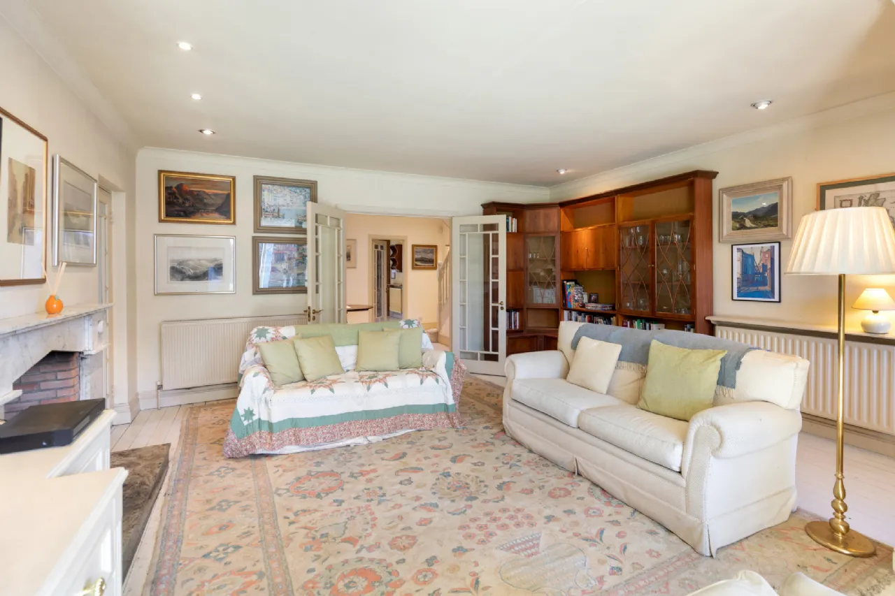 Photo of 1 Heytesbury Lane, Ballsbridge, Dublin 4, D04 C2R4