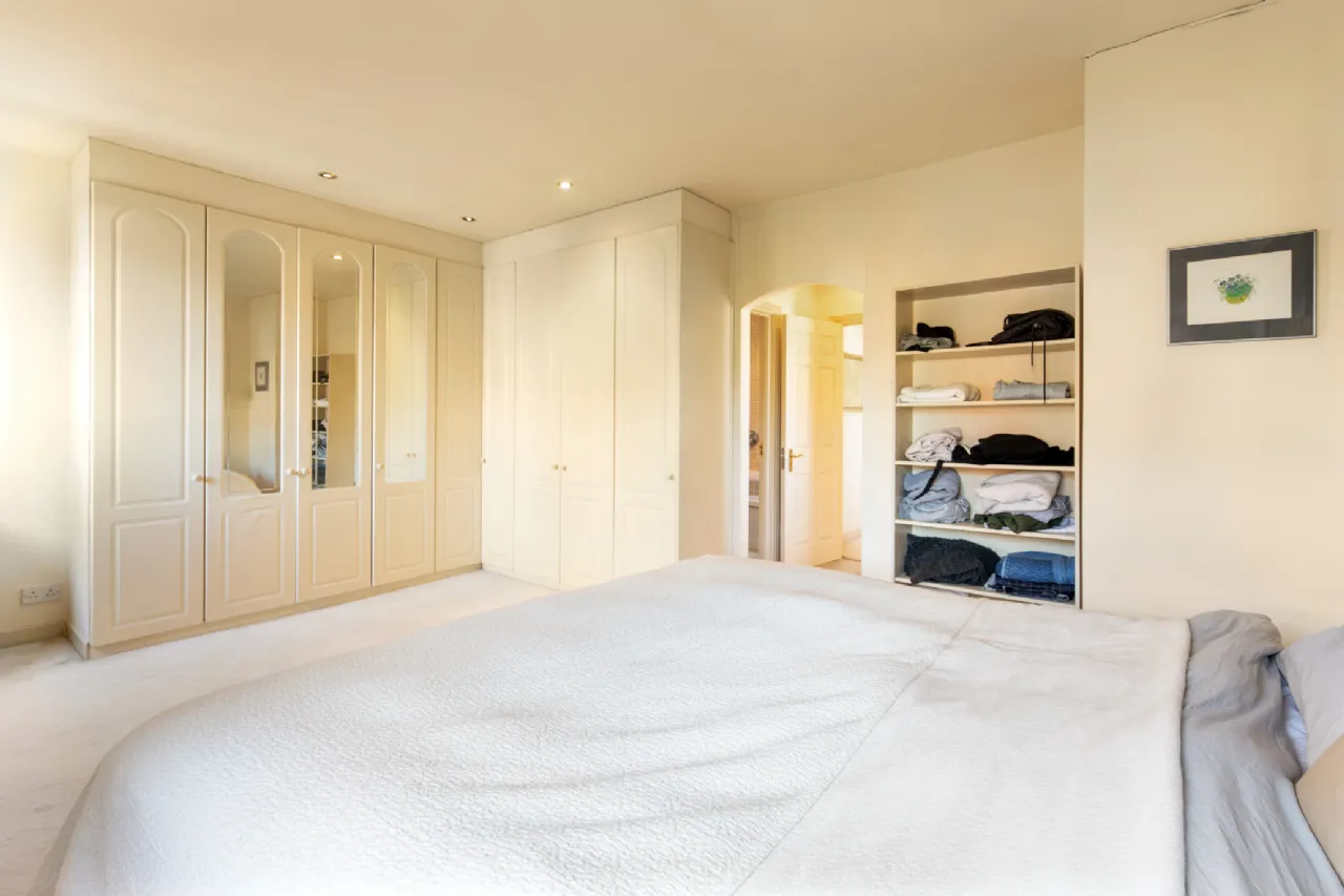 Photo of 1 Heytesbury Lane, Ballsbridge, Dublin 4, D04 C2R4