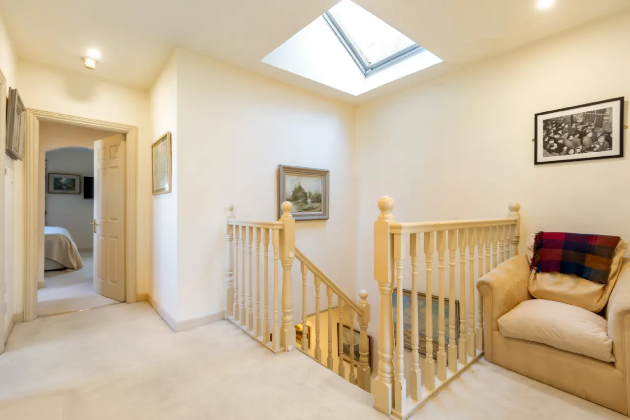 Photo of 1 Heytesbury Lane, Ballsbridge, Dublin 4, D04 C2R4