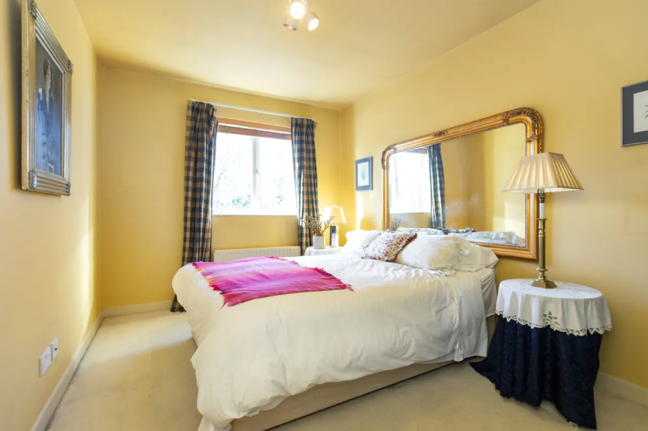 Photo of 1 Heytesbury Lane, Ballsbridge, Dublin 4, D04 C2R4