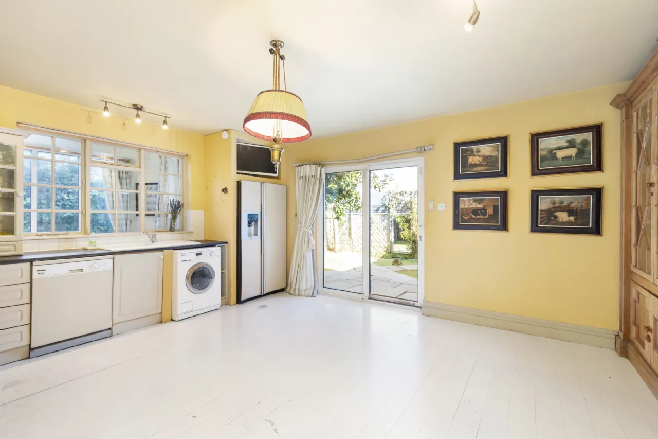 Photo of 1 Heytesbury Lane, Ballsbridge, Dublin 4, D04 C2R4