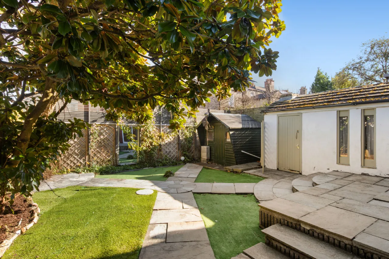 Photo of 1 Heytesbury Lane, Ballsbridge, Dublin 4, D04 C2R4