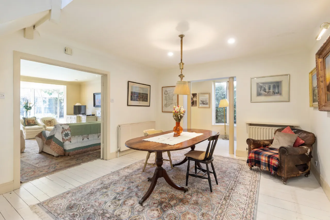 Photo of 1 Heytesbury Lane, Ballsbridge, Dublin 4, D04 C2R4