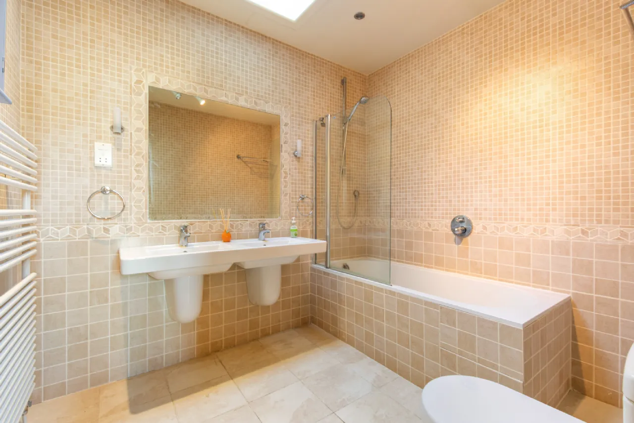 Photo of 1 Heytesbury Lane, Ballsbridge, Dublin 4, D04 C2R4