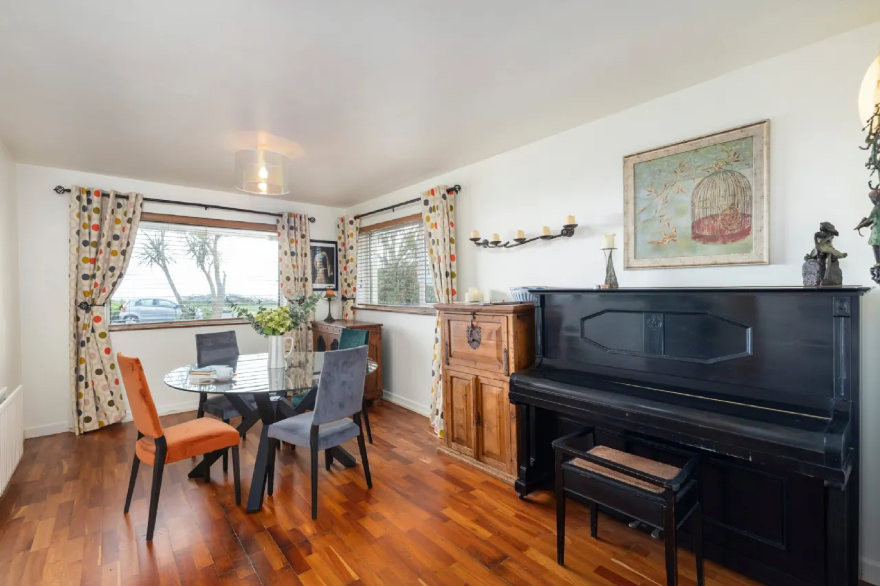 Photo of 12 Seafield, Shankill, Dublin 18, D18 Y277