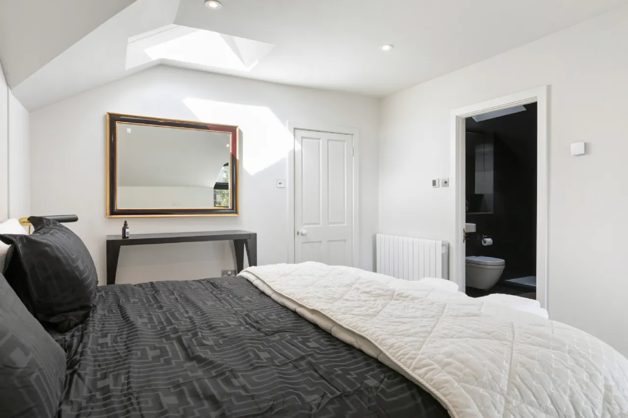 Photo of 56 Heytesbury Lane, Ballsbridge, Dublin 4, D04 W7W1