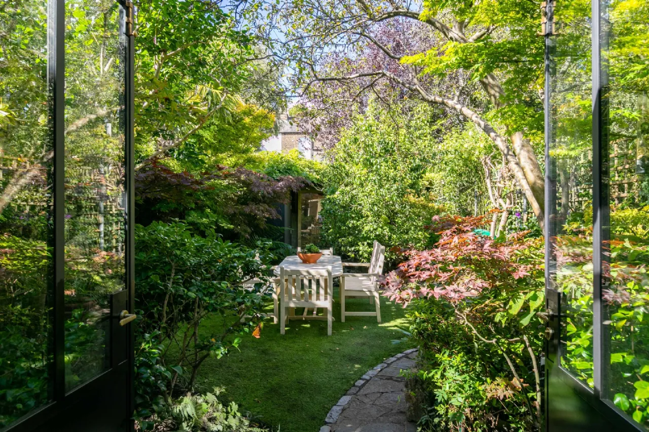 Photo of 56 Heytesbury Lane, Ballsbridge, Dublin 4, D04 W7W1