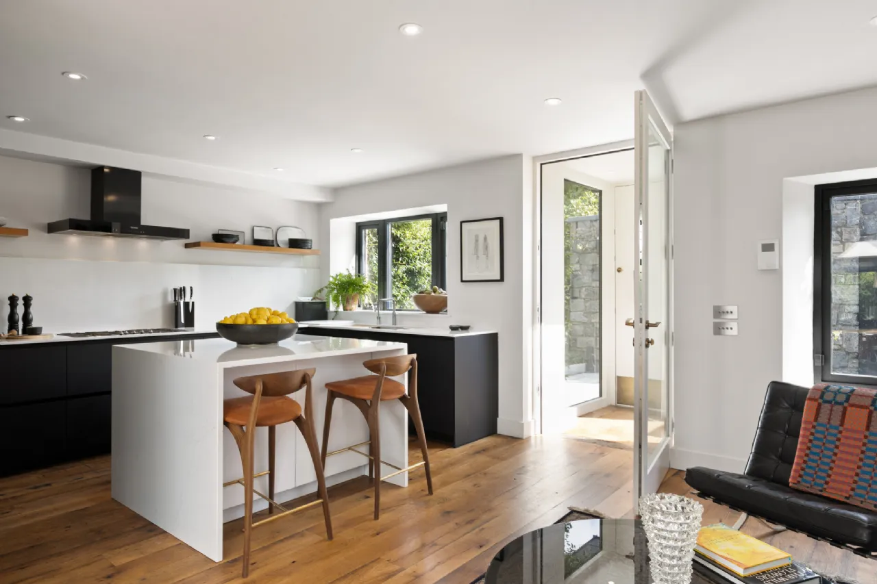 Photo of 56 Heytesbury Lane, Ballsbridge, Dublin 4, D04 W7W1