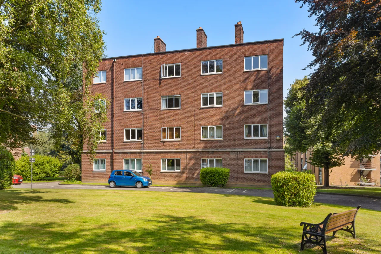 Photo of 102 Cedar House, Mespil Estate, Sussex Road, Dublin 4, D04 WD54