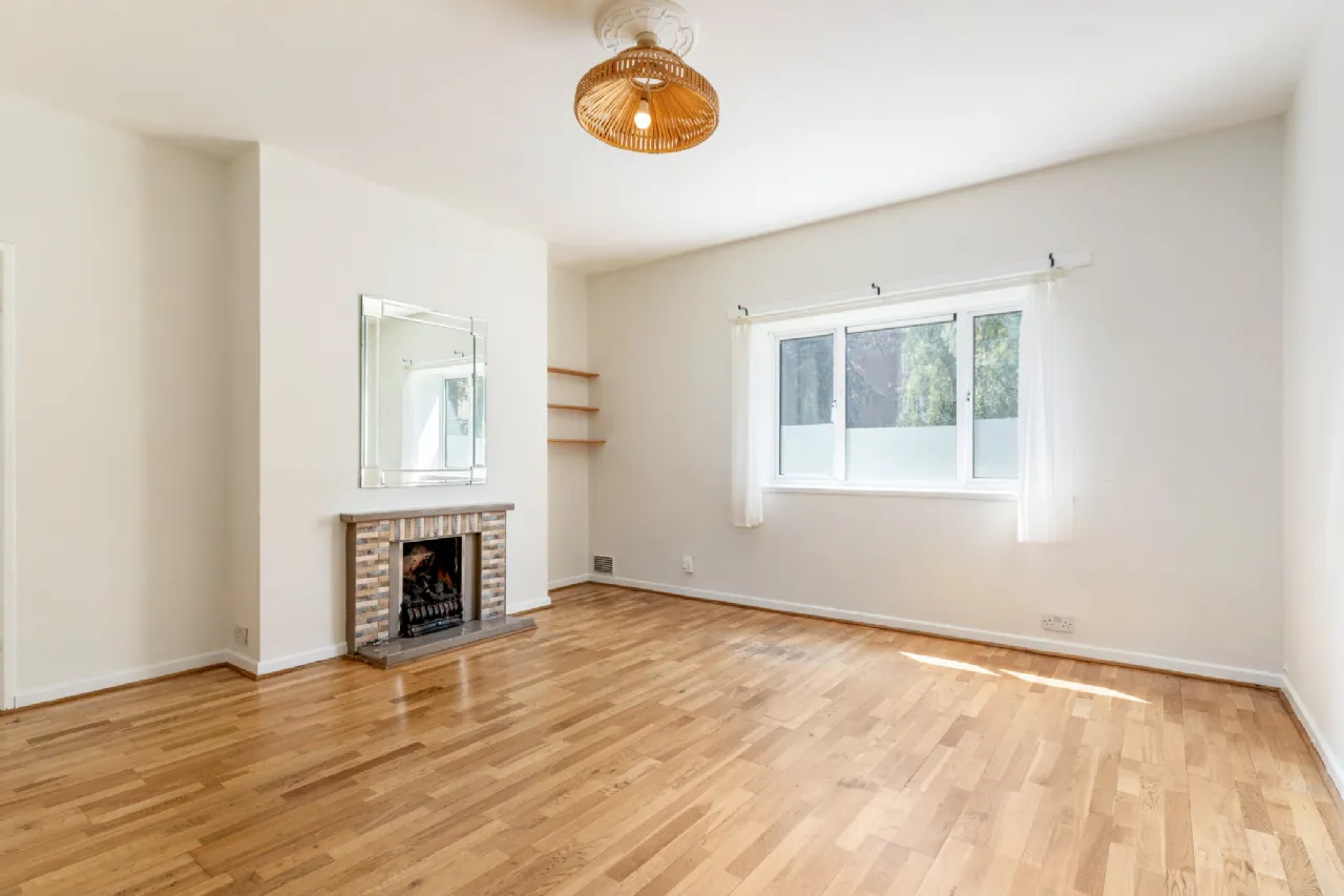 Photo of 102 Cedar House, Mespil Estate, Sussex Road, Dublin 4, D04 WD54