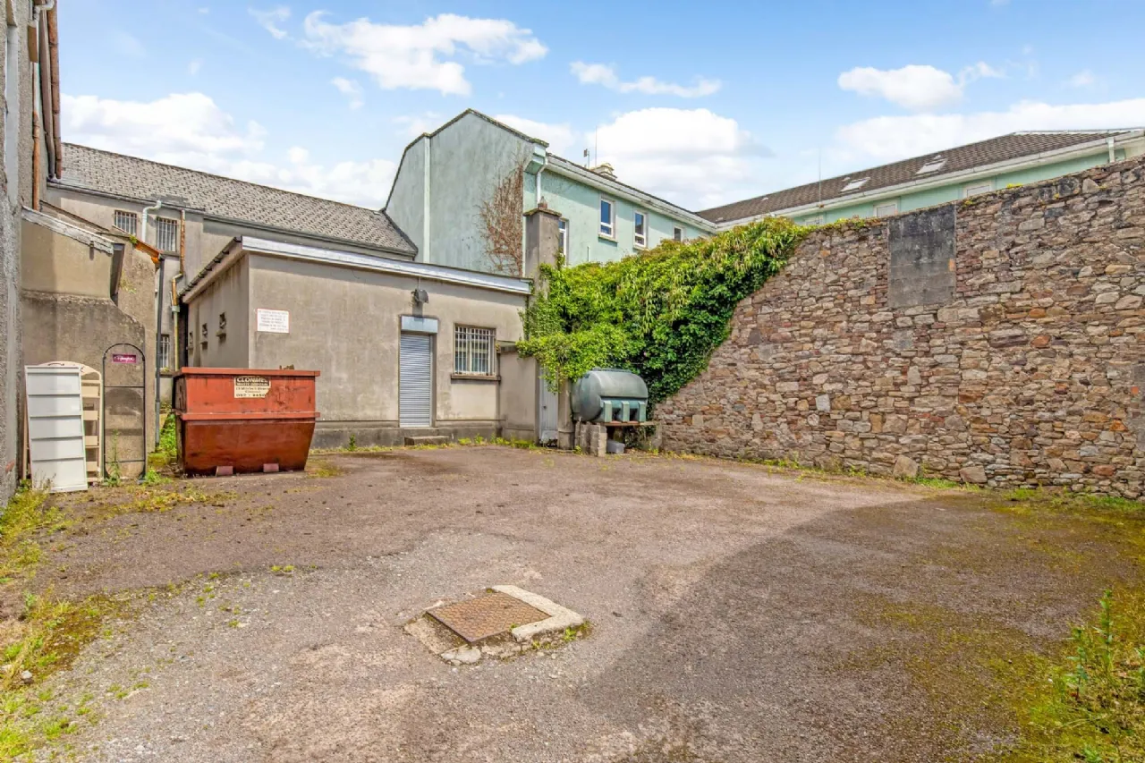 Photo of Clinton's, 25-27 Parnell Street, Clonmel, Co. Tipperary, E91X2V5