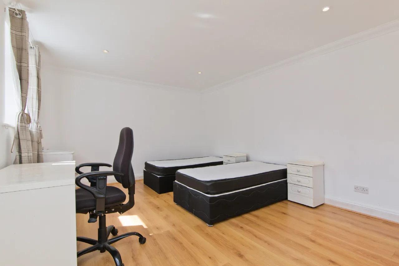 Photo of APT 1, APT 2 & APT 3, 8 High Road, Kilmainham Lane, Kilmainham, Dublin 8, D08 X9KN