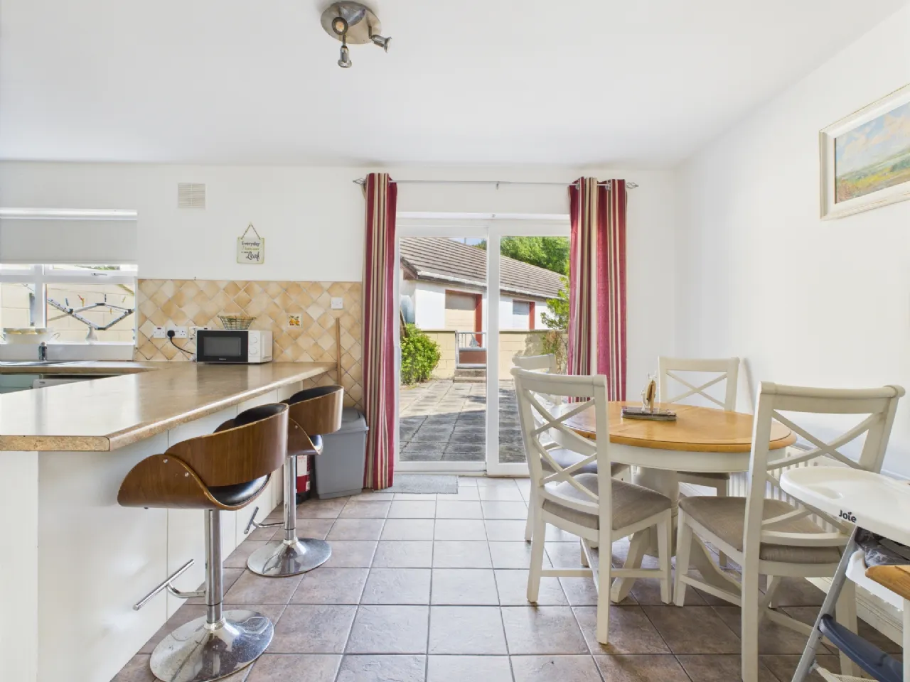 Photo of 2 Living Village, Mountshannon, Co. Clare, V94 P7K8