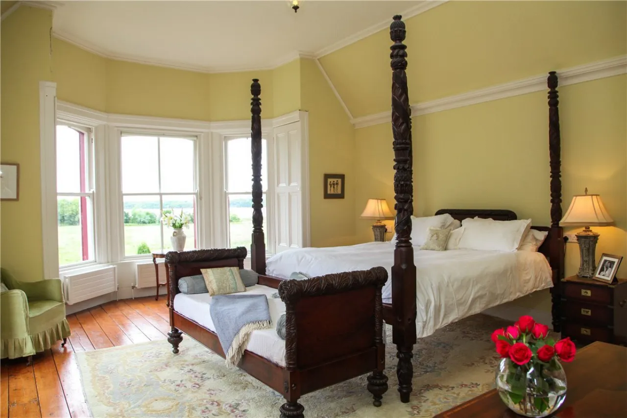 Photo of Kilteelagh House, Dromineer, County Tipperary, 76KM