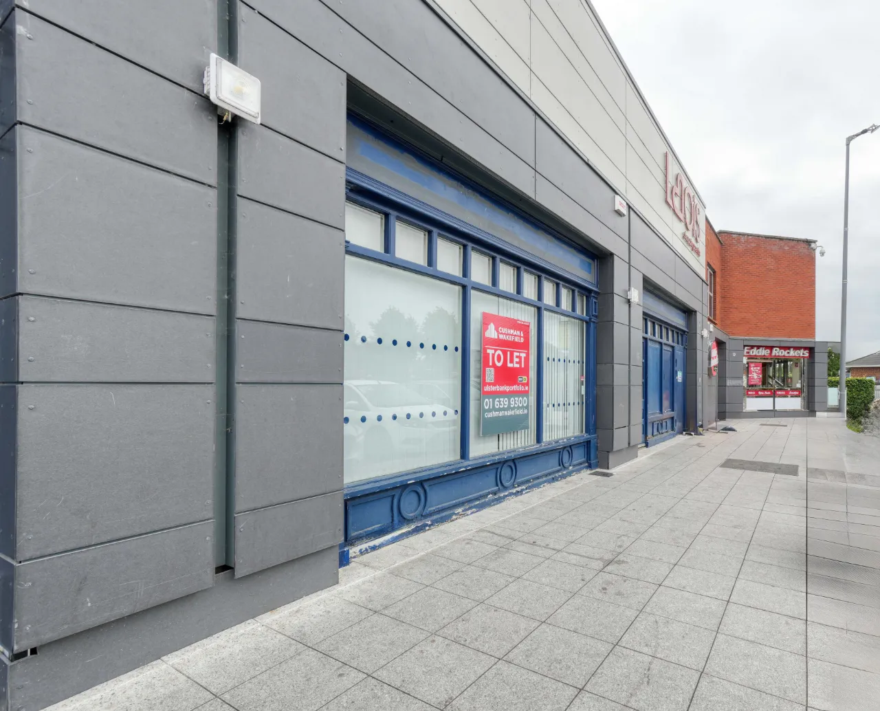 Photo of Ulster Bank, James Fintan Lawlor Avenue,, Portlaoise,, Co.Laois, R32 FX25