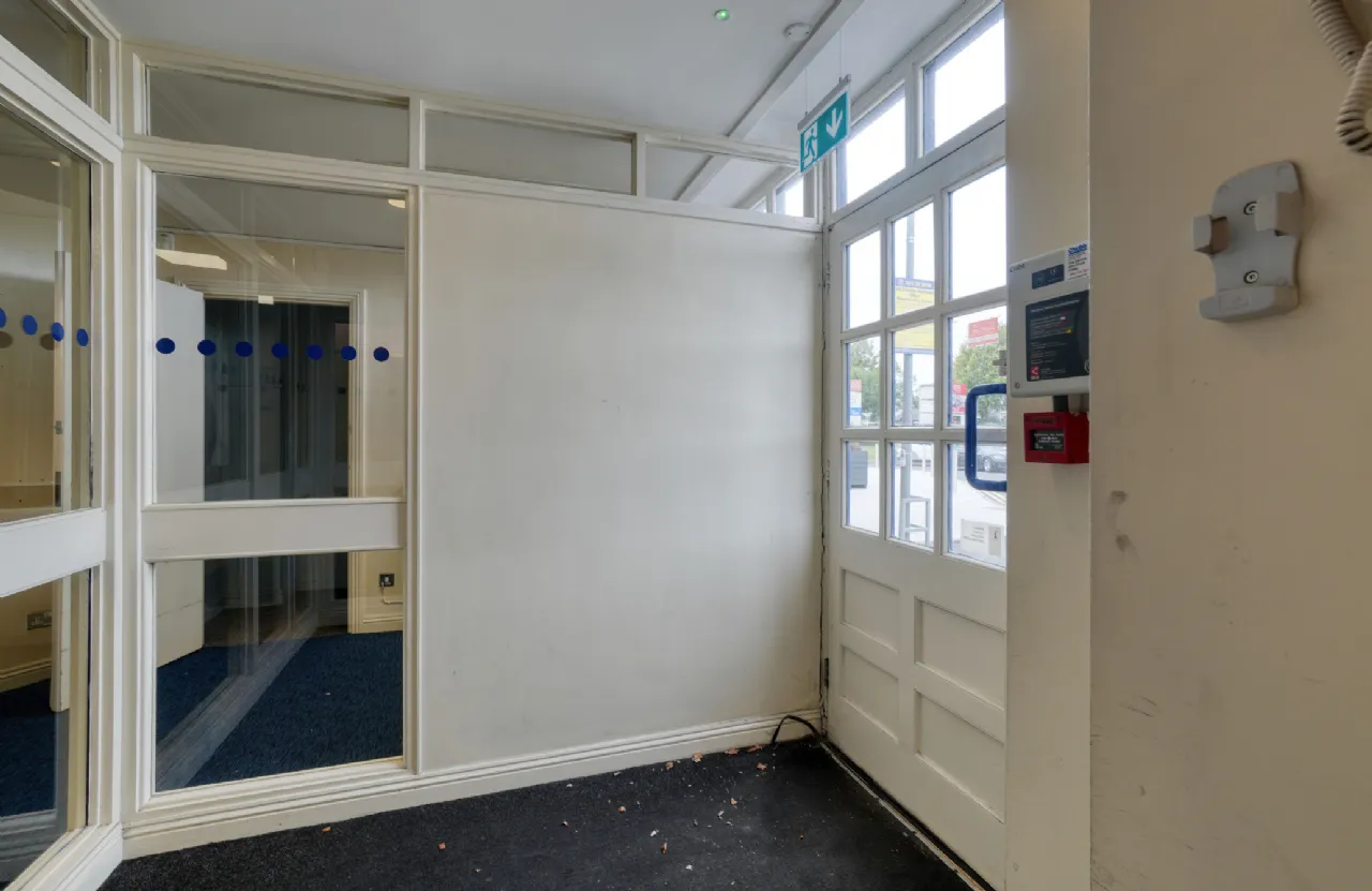 Photo of Ulster Bank, James Fintan Lawlor Avenue,, Portlaoise,, Co.Laois, R32 FX25