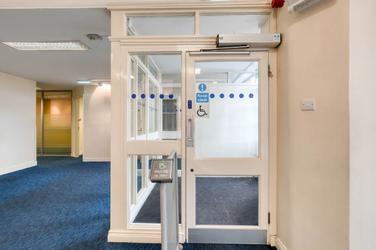 Photo of Ulster Bank, James Fintan Lawlor Avenue,, Portlaoise,, Co.Laois, R32 FX25