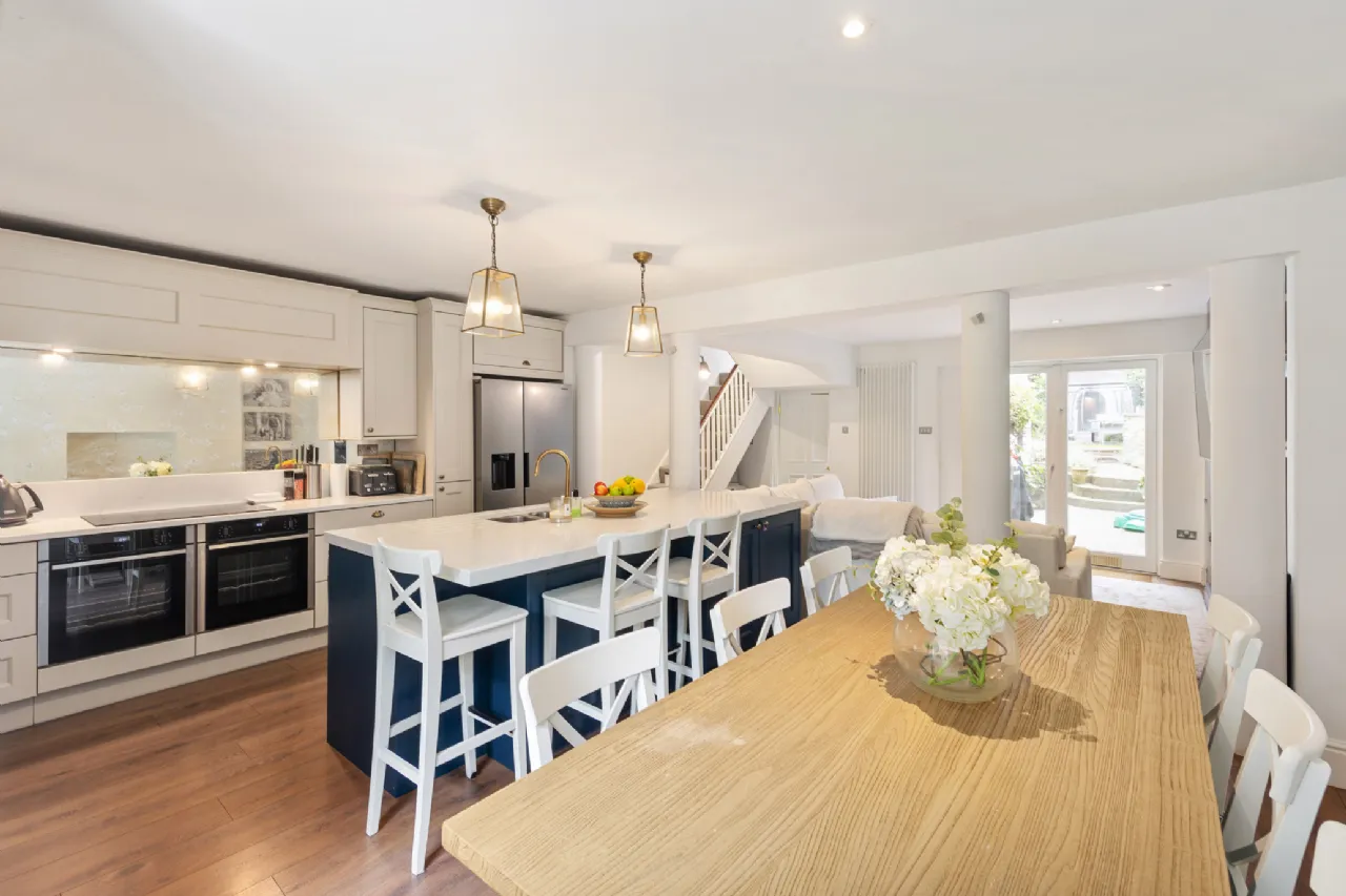 Photo of 3 Wellington Place, Ballsbridge, Dublin 4, D04 E7Y8