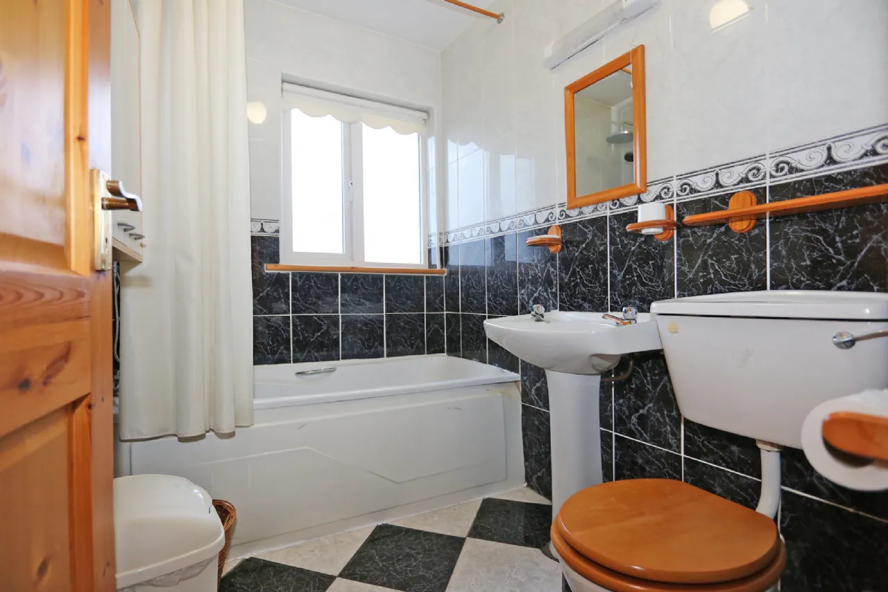 Photo of 31 Woodview Heights, Sixmilebridge, Co. Clare, V95H6K1