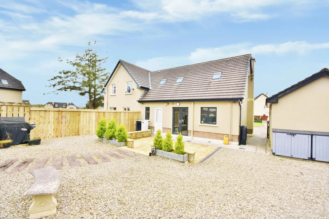 Photo of 9 Woodfield Park, Newcastle West, Co Limerick, V42 EY42