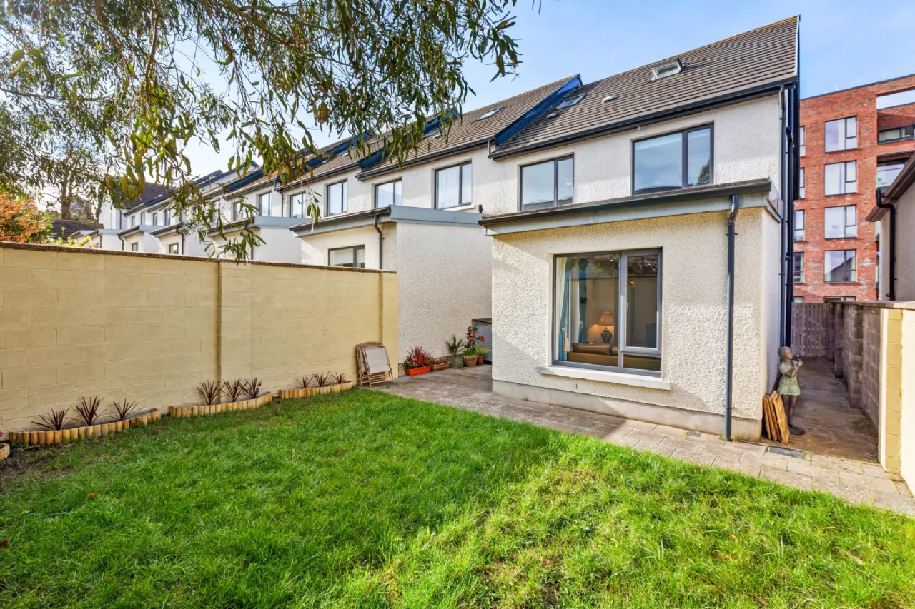 Photo of 2 Knockrabo Court, Goatstown Road, Goatstown, Dublin 14, D14 X2E1