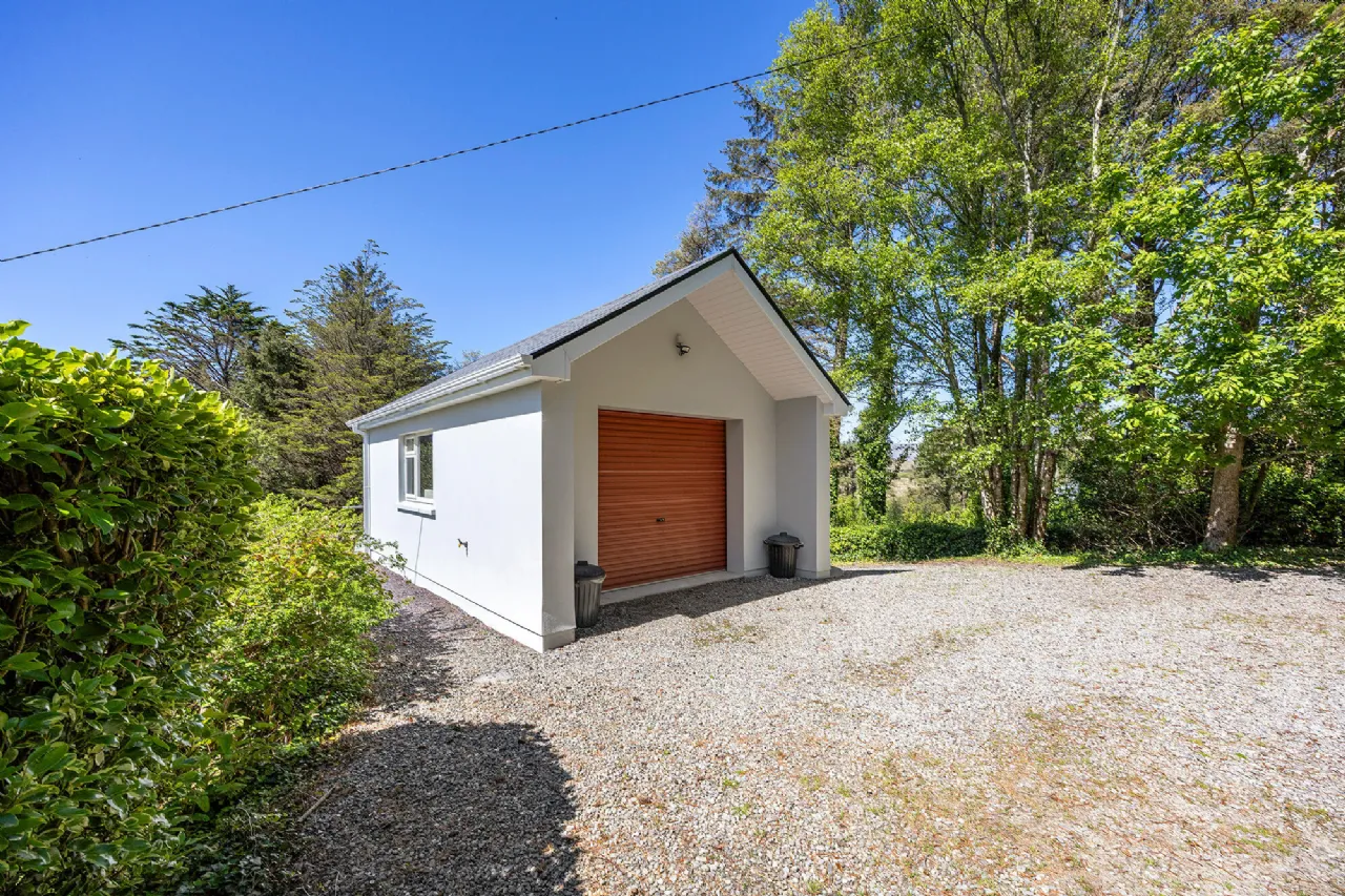 Photo of Vale Cove, Ardnaturrish Beg, Glengarriff, Co. Cork, P75 Y500