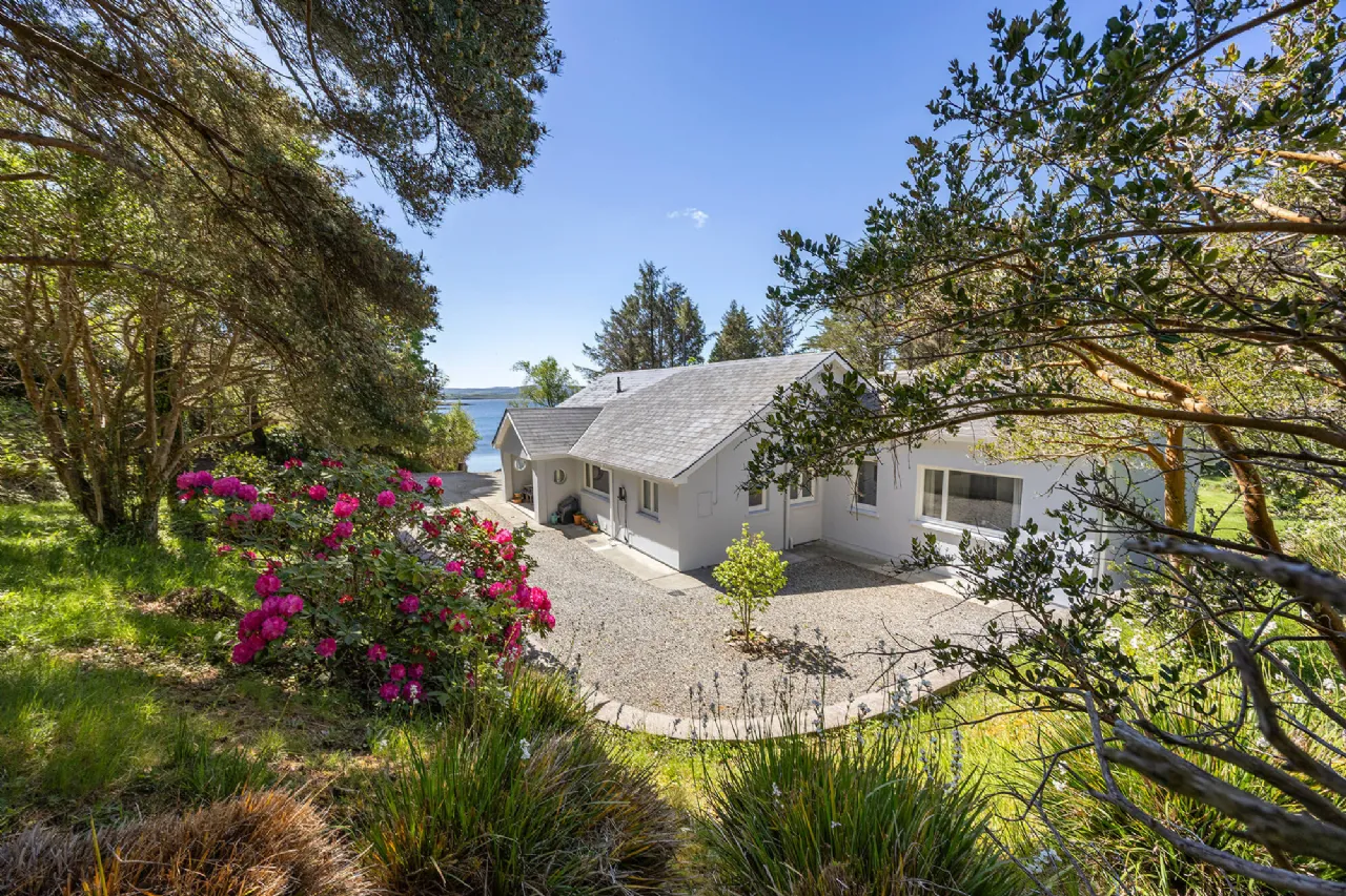 Photo of Vale Cove, Ardnaturrish Beg, Glengarriff, Co. Cork, P75 Y500