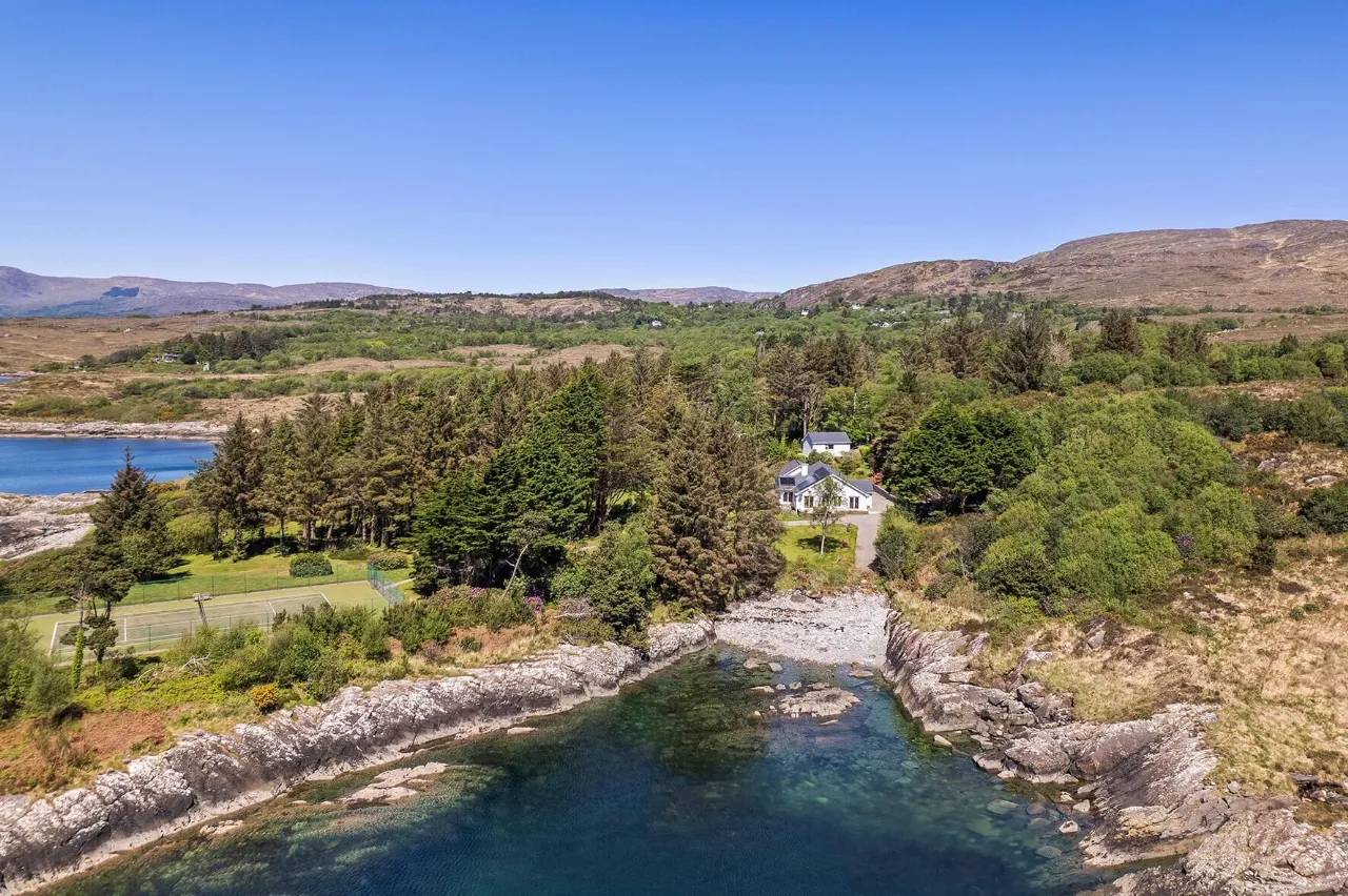 Photo of Vale Cove, Ardnaturrish Beg, Glengarriff, Co. Cork, P75 Y500