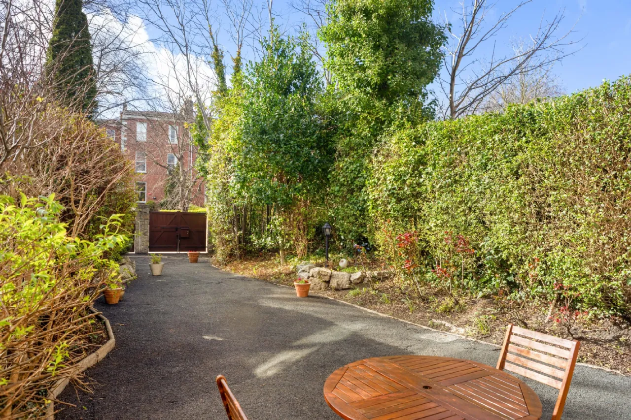 Photo of Beiginis, 14 Raglan Road, Ballsbridge, Dublin 4, D04 N5W0