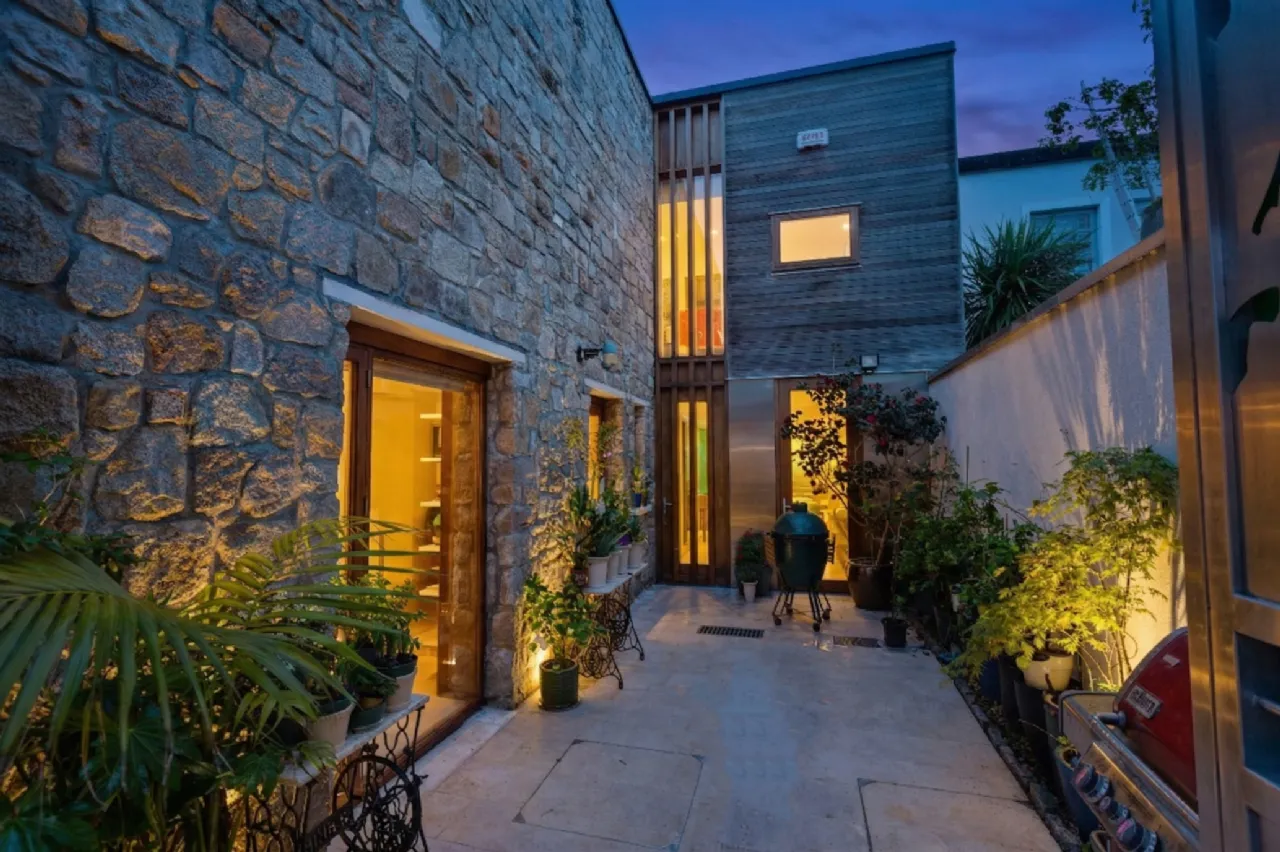 Photo of 44 Raglan Lane, Ballsbridge, Dublin 4, D04 Y7Y3