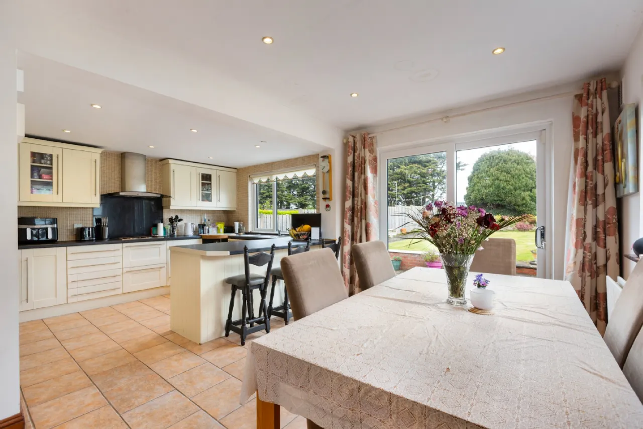 Photo of 33 Taney Avenue, Dundrum, Dublin 14, D14 R762