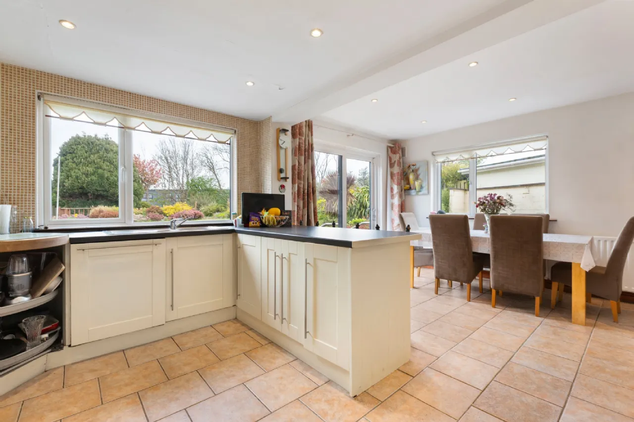 Photo of 33 Taney Avenue, Dundrum, Dublin 14, D14 R762