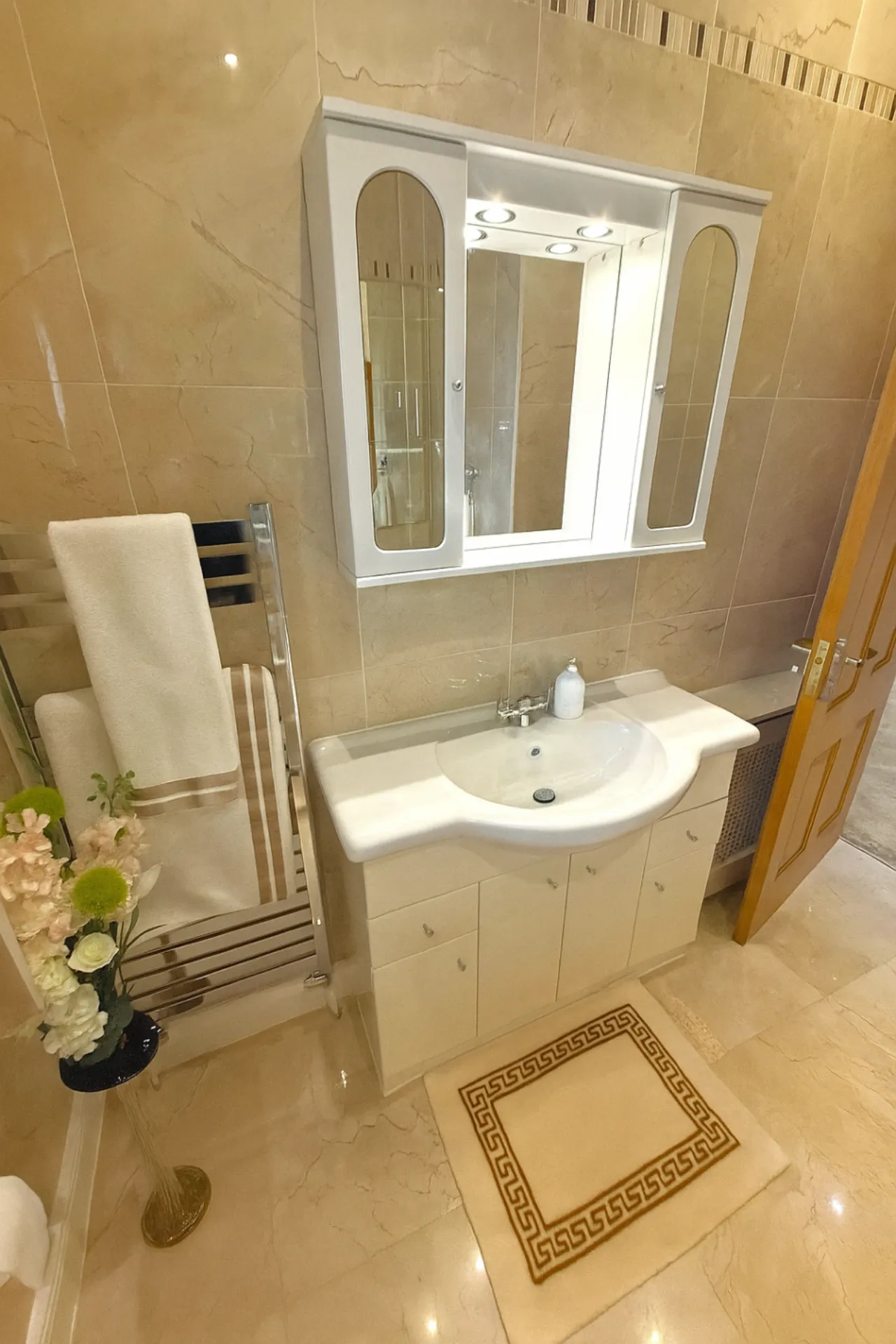 Photo of Rahoona, Lissagroom, Inishannon, Crossbarry, Co . Cork, T12 D2HV