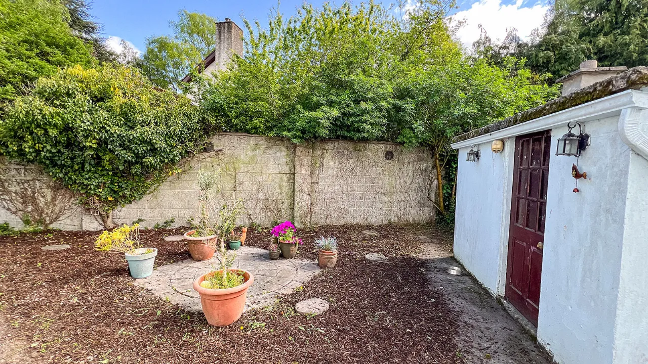Photo of 1 Clarnwood, Freshford Road, Kilkenny, R95 HYW2
