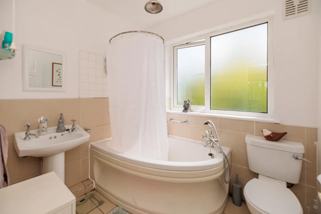 Photo of 1 Clarnwood, Freshford Road, Kilkenny, R95 HYW2