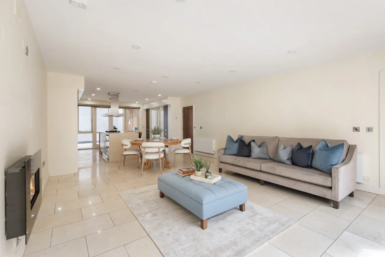 Photo of 1 Longwood, Wynnsward Park, Clonskeagh, Dublin 14, D14 V9H3