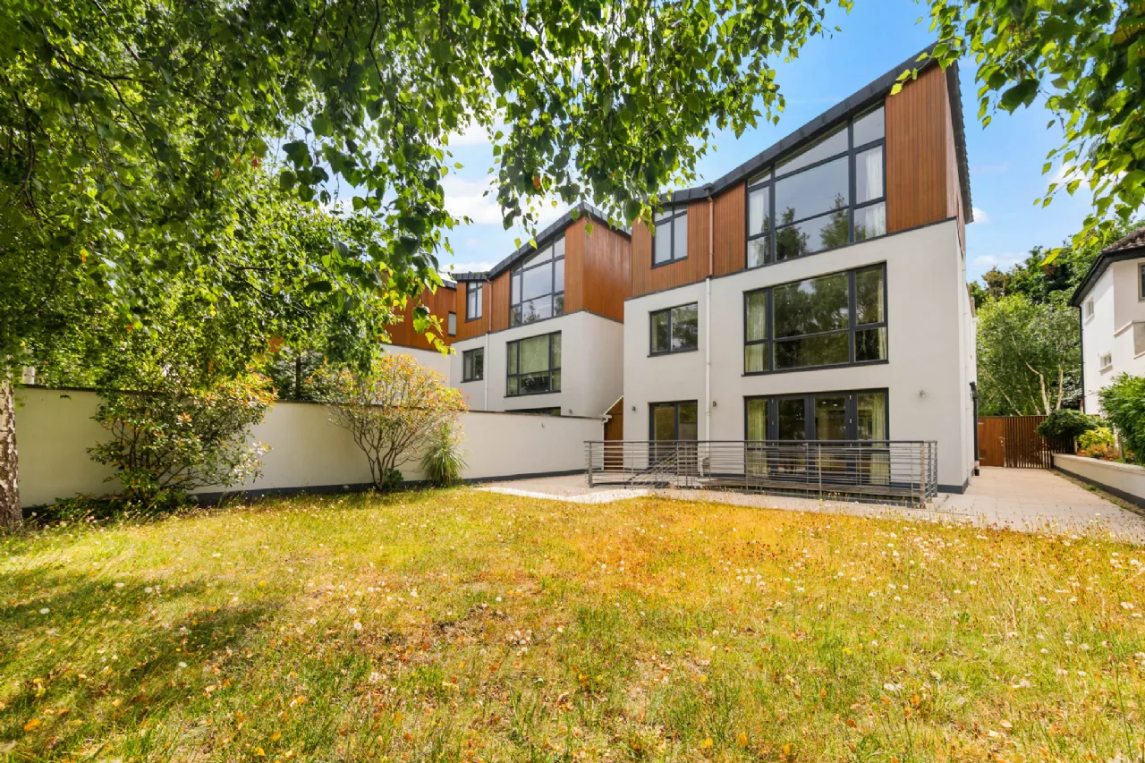 Photo of 1 Longwood, Wynnsward Park, Clonskeagh, Dublin 14, D14 V9H3