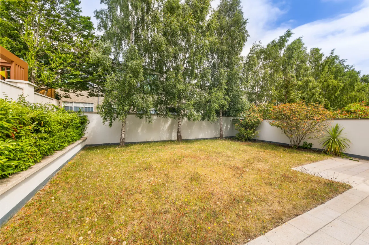 Photo of 1 Longwood, Wynnsward Park, Clonskeagh, Dublin 14, D14 V9H3