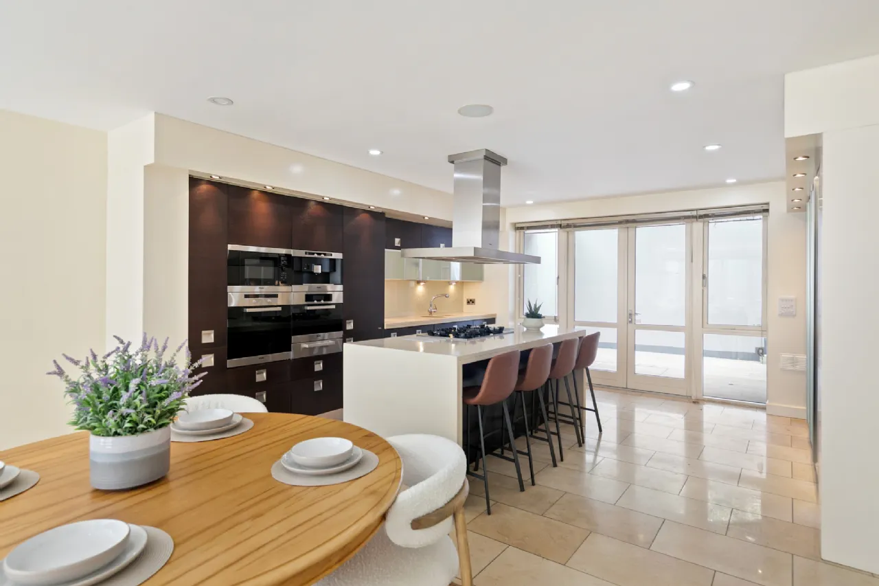 Photo of 1 Longwood, Wynnsward Park, Clonskeagh, Dublin 14, D14 V9H3