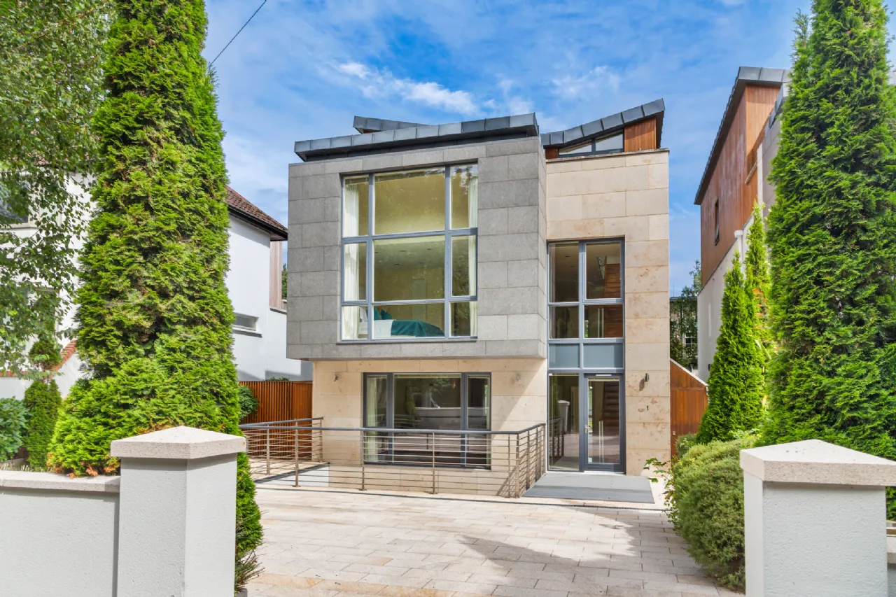 Photo of 1 Longwood, Wynnsward Park, Clonskeagh, Dublin 14, D14 V9H3