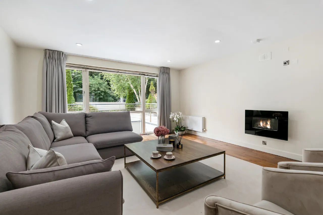 Photo of 1 Longwood, Wynnsward Park, Clonskeagh, Dublin 14, D14 V9H3