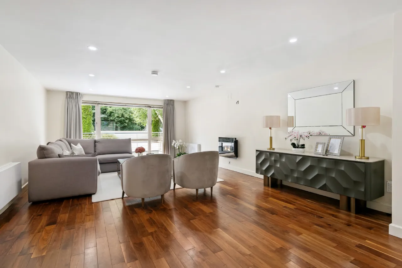 Photo of 1 Longwood, Wynnsward Park, Clonskeagh, Dublin 14, D14 V9H3