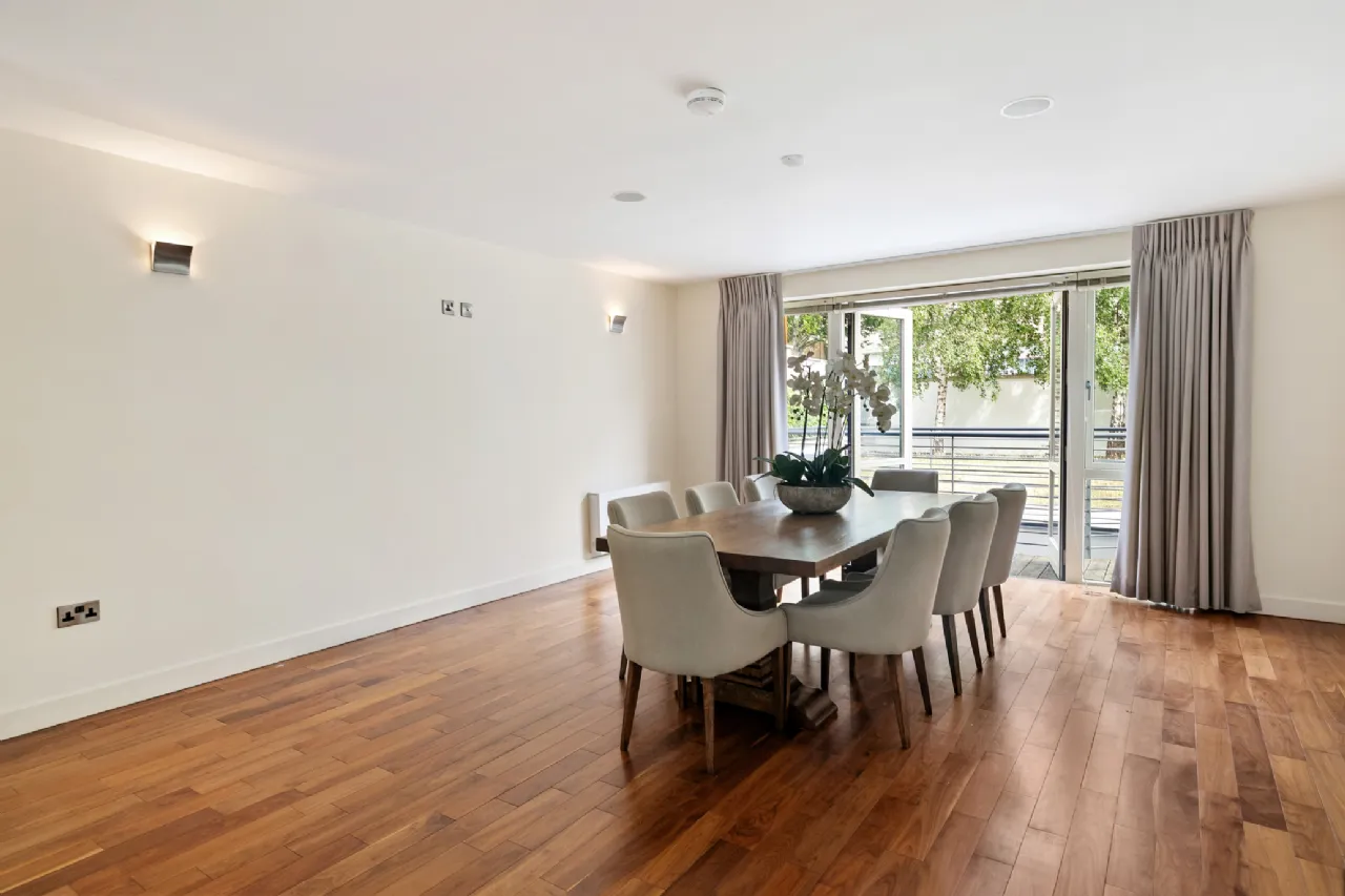Photo of 1 Longwood, Wynnsward Park, Clonskeagh, Dublin 14, D14 V9H3