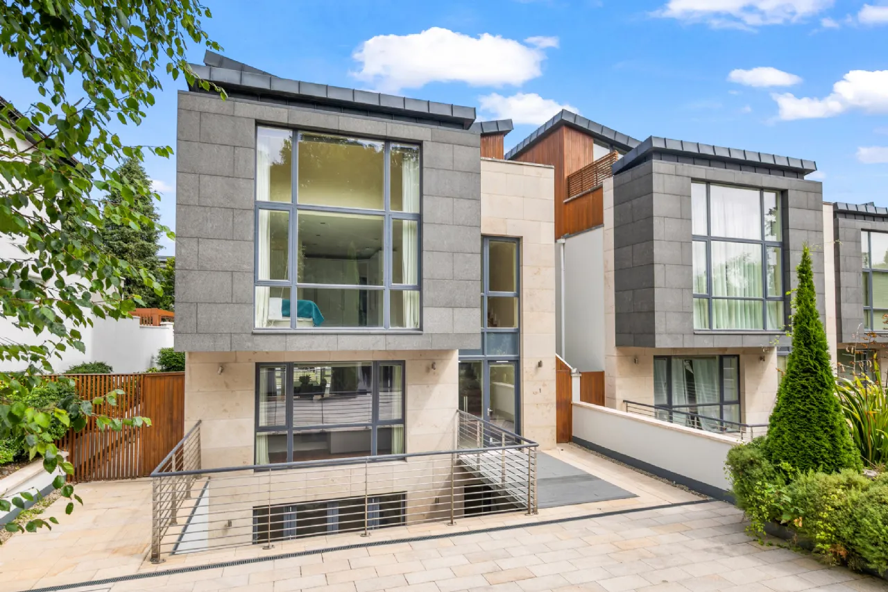 Photo of 1 Longwood, Wynnsward Park, Clonskeagh, Dublin 14, D14 V9H3