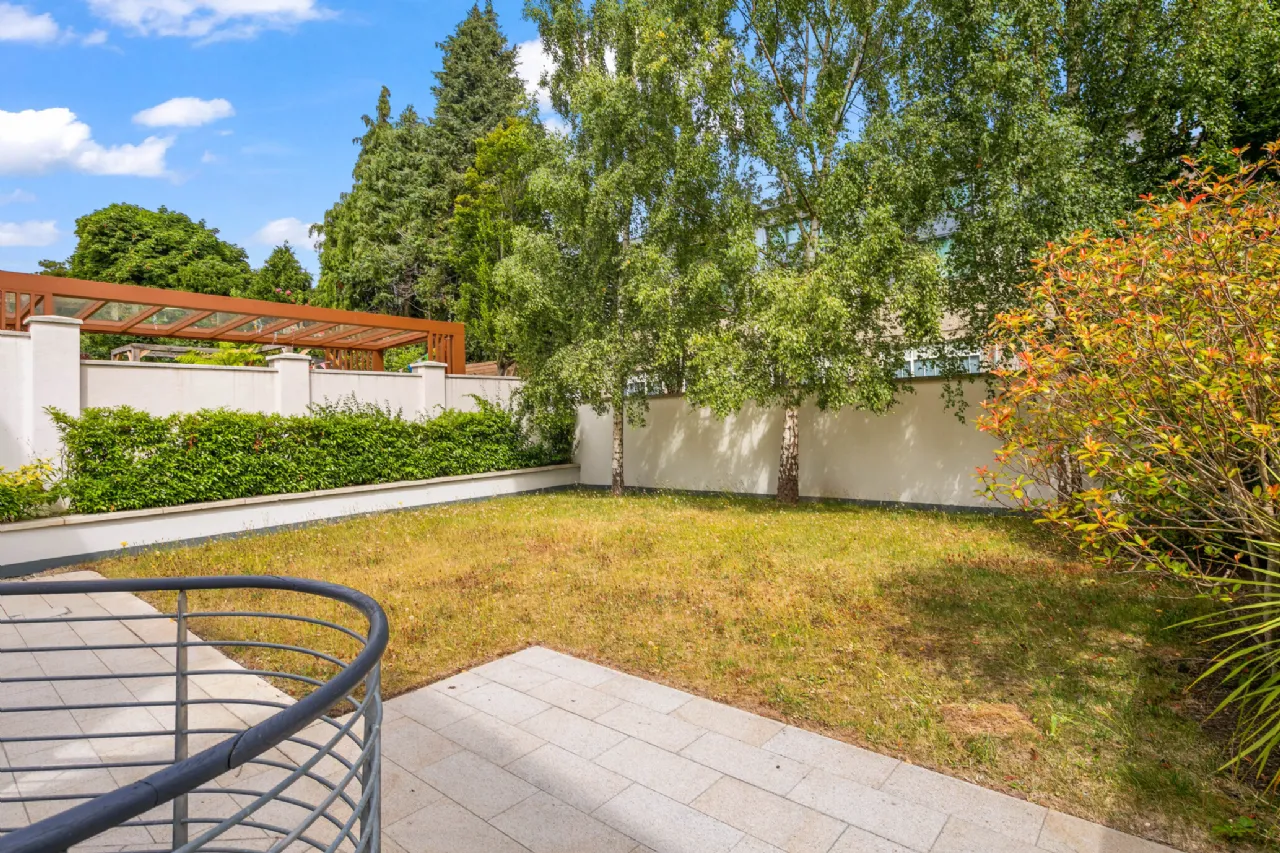 Photo of 1 Longwood, Wynnsward Park, Clonskeagh, Dublin 14, D14 V9H3