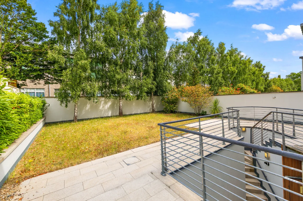 Photo of 1 Longwood, Wynnsward Park, Clonskeagh, Dublin 14, D14 V9H3