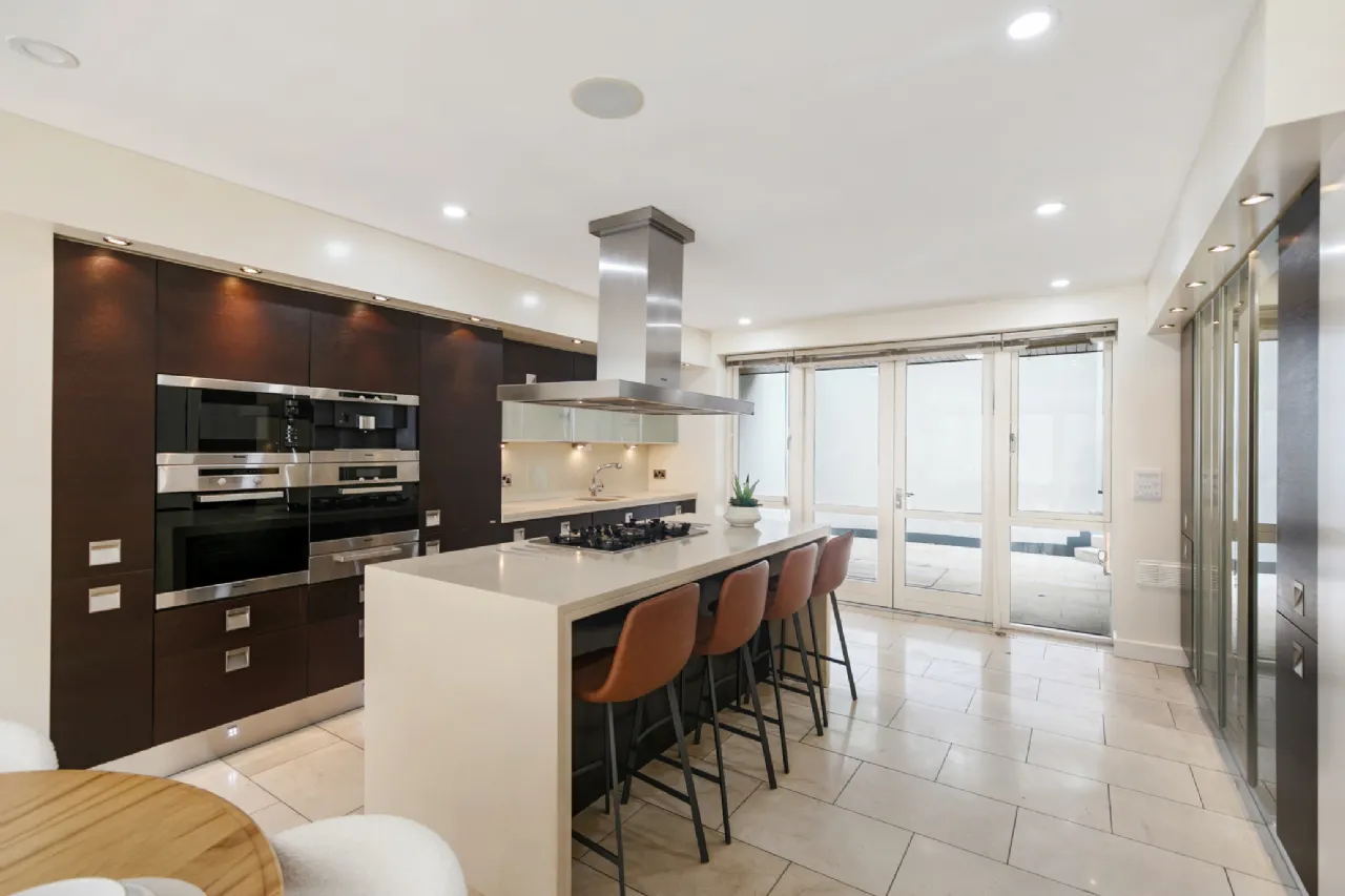 Photo of 1 Longwood, Wynnsward Park, Clonskeagh, Dublin 14, D14 V9H3