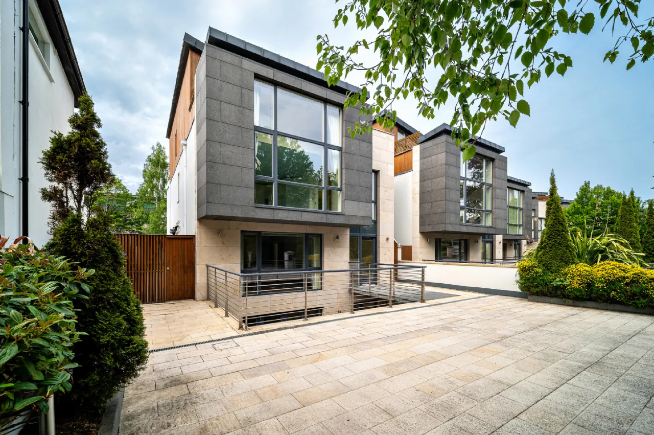 Photo of 1 Longwood, Wynnsward Park, Clonskeagh, Dublin 14, D14 V9H3