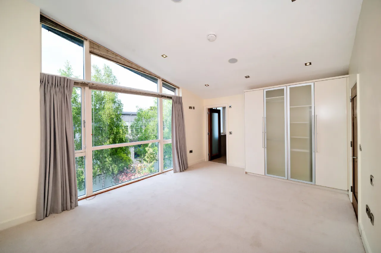 Photo of 1 Longwood, Wynnsward Park, Clonskeagh, Dublin 14, D14 V9H3